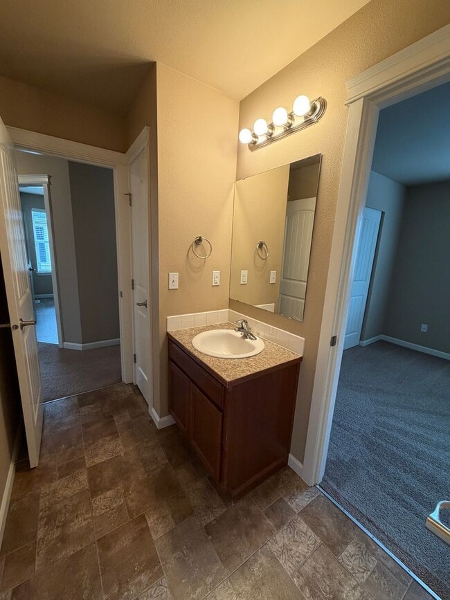 Building Photo - 1415 Grindstone Dr SE