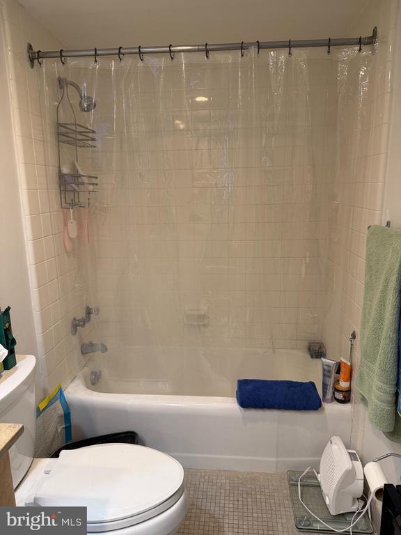 Building Photo - 604 S Washington Square