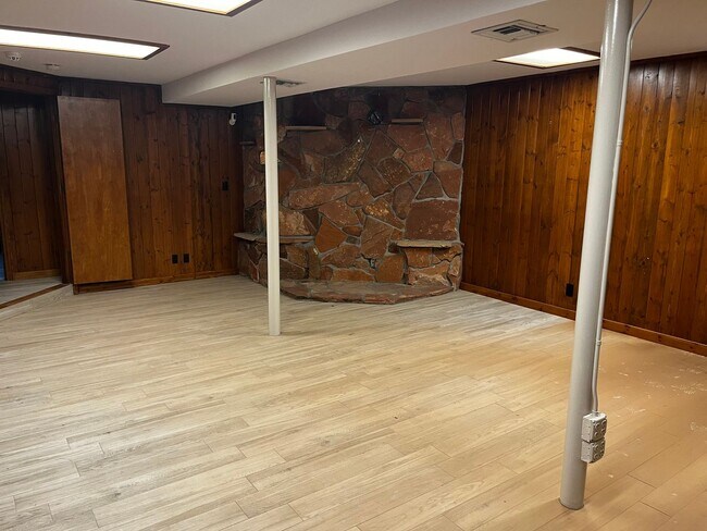 Building Photo - Unfurnished, 1-year long-term rental
