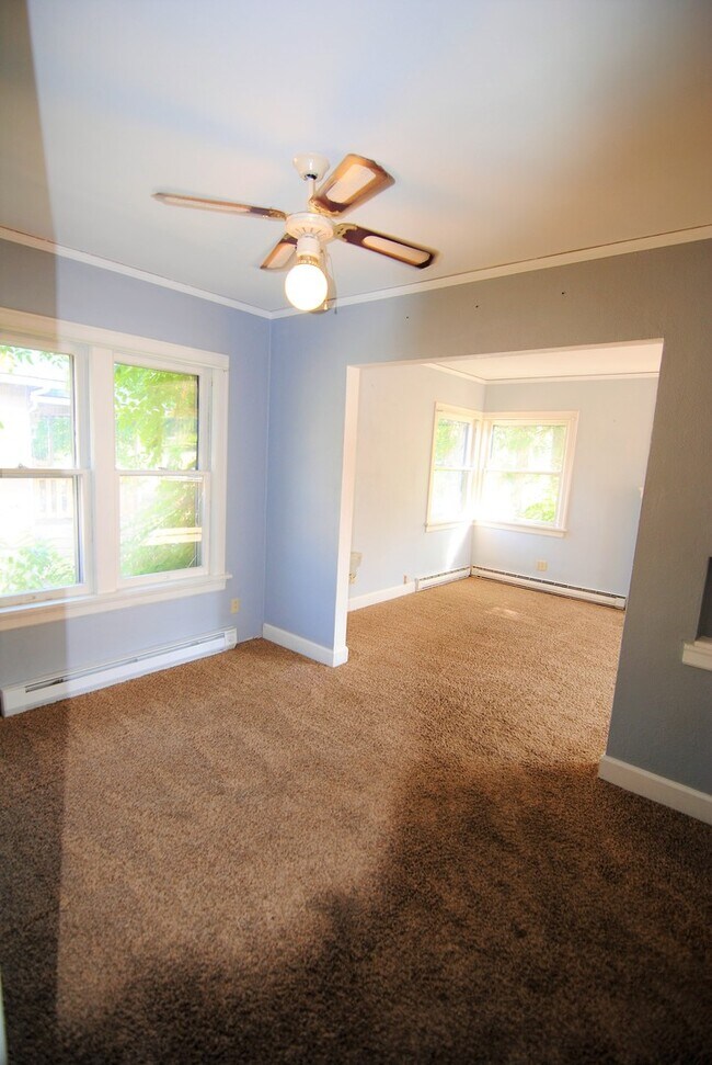 Building Photo - Charming 3 Bedroom, 2 Bath House For Rent!!