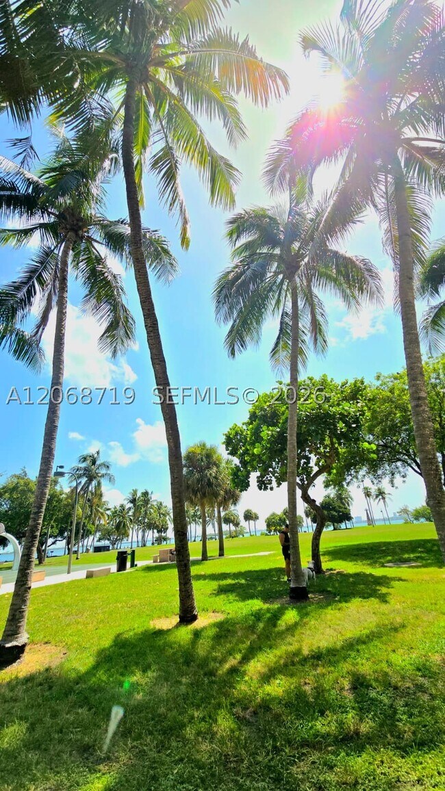Building Photo - 1900 N Bayshore Dr