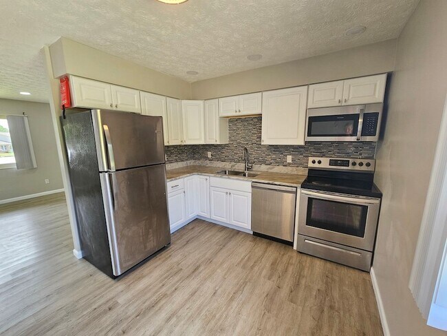 Building Photo - 7779 Cedar Wood Cir