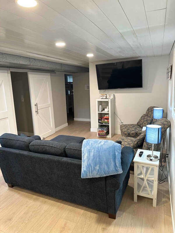 Building Photo - 2245 Lakeshore Dr