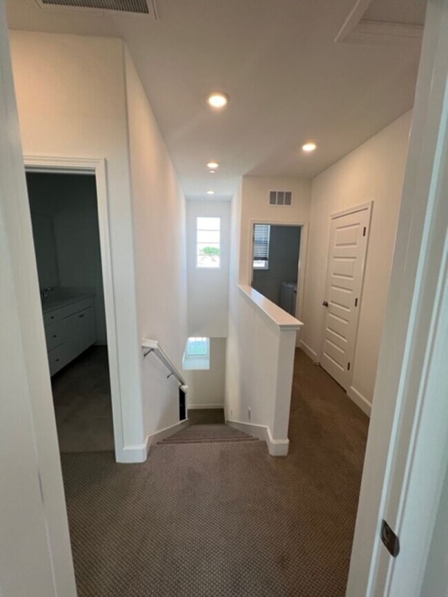 Building Photo - Newer Solar Home Walking Distance to Campus Oaks Shopping Center