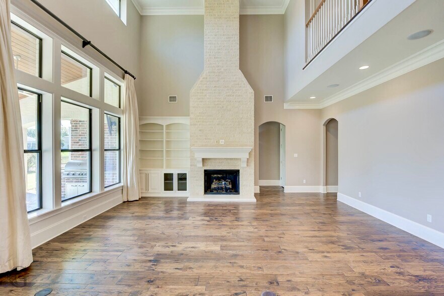 Building Photo - 555 Canterbury Ln