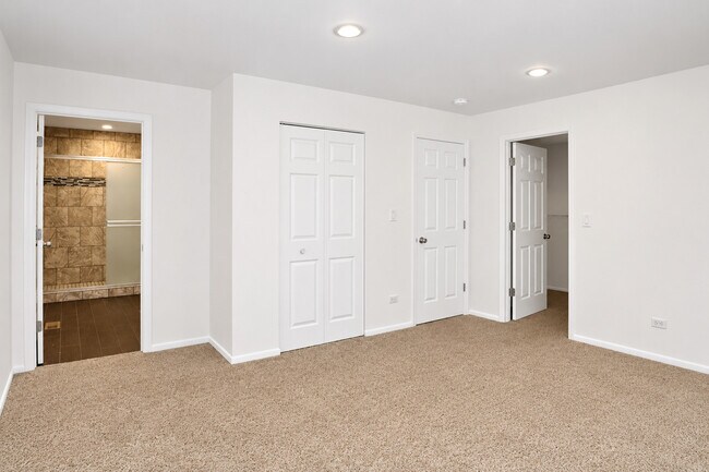 Building Photo - 697 Hickory Dr