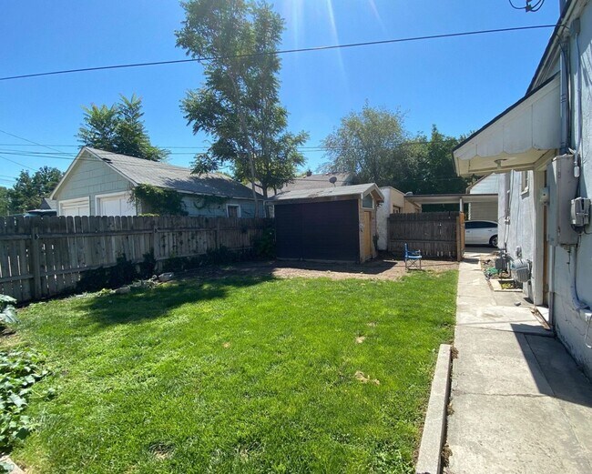 Building Photo - 719 S 10th Ave