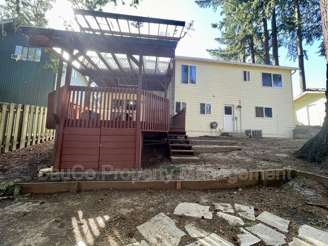 Building Photo - 324 SE 30th Ave