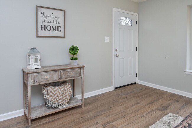 Building Photo - Completely Updated & Ready NOW!! 1-Car Attached Garage, Pet Friendly, Fenced Yard! Community Park