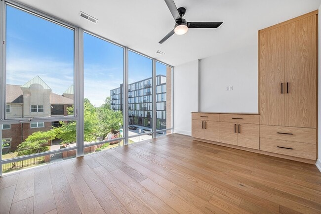 Building Photo - 2805 Brush St