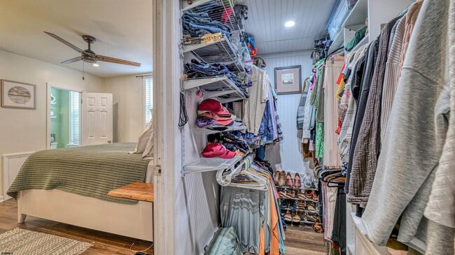 Building Photo - 117 Newport Ct