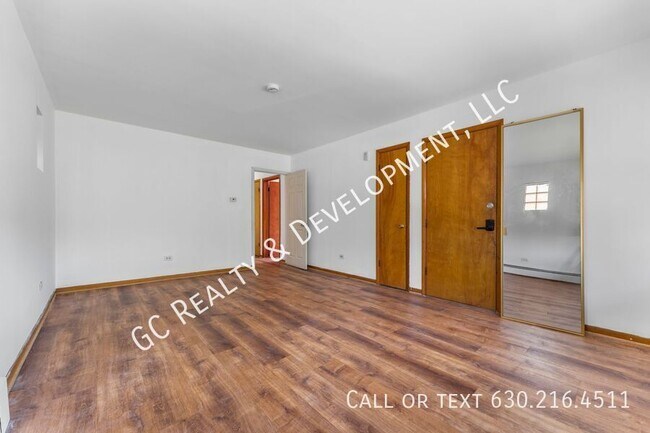 Building Photo - 2517 N Laramie Ave