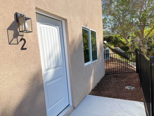 Building Photo - 1413 Shoshone St