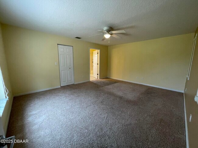 Building Photo - 232 Fountain Lake Blvd