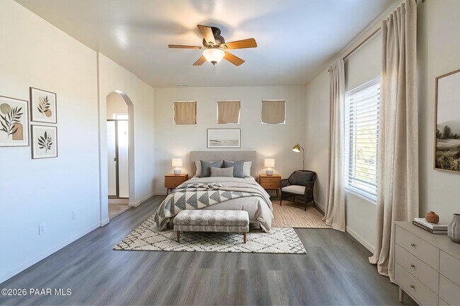 Building Photo - 988 Louie St