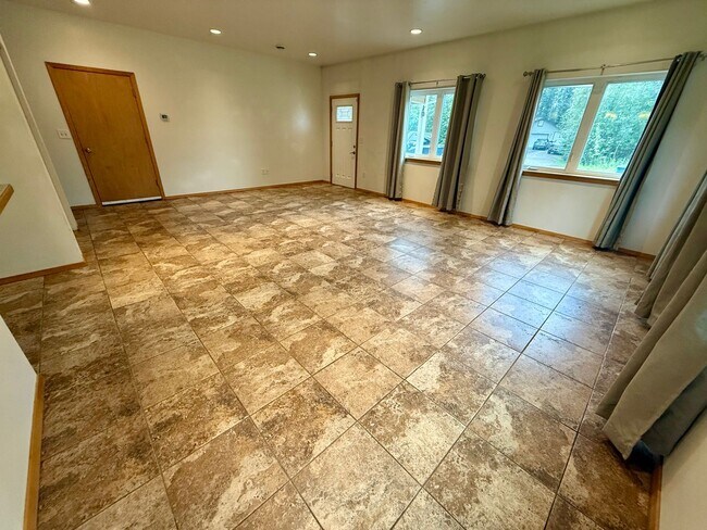 Building Photo - 2175 Chateau Ct