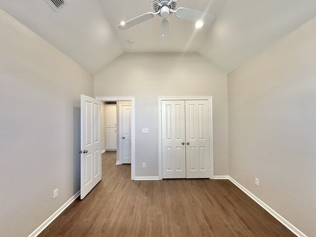 Building Photo - Tour Today! 3 Bedroom 2 Bath Near Three La...