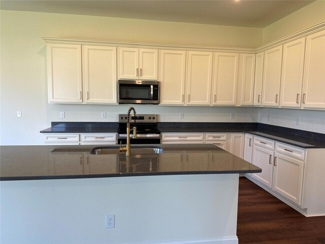 Building Photo - 16645 Lone Oak Cir