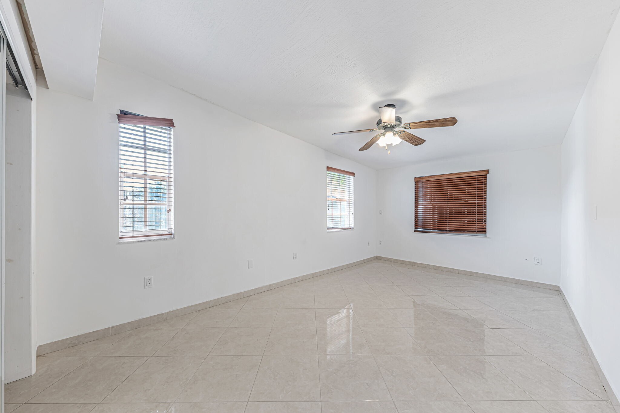 Building Photo - 9941 NW 27th St