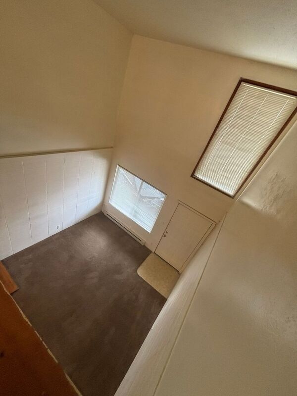 Building Photo - 462 W 11th Alley