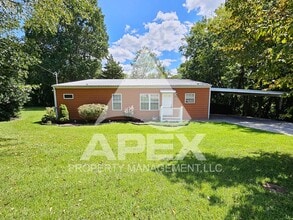 Building Photo - Contemporary Ranch Style 3Bd – 2Ba Single ...