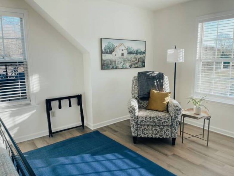 Bedroom 1 - Sitting Area - 424 Sioux Trail