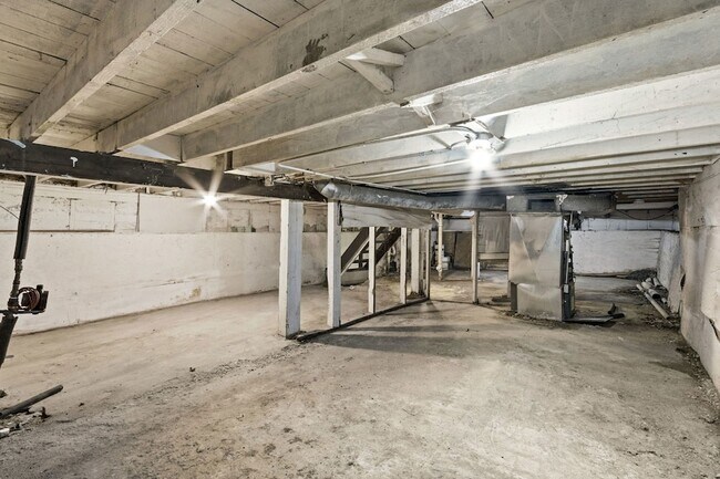 Building Photo - 6913 S Throop St