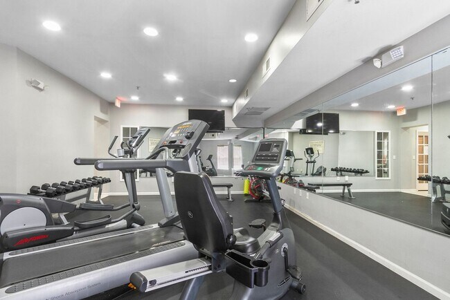 Building Photo - Capstone Quarters 1 Bed 1 Bath Condo! Available Fall 2026!