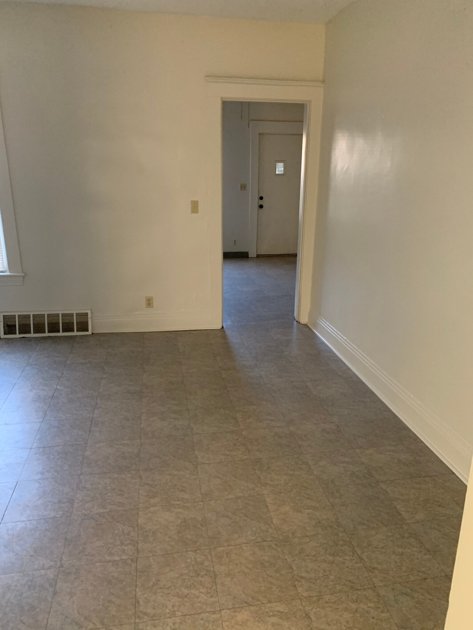 Building Photo - 3422 Daisy Ave