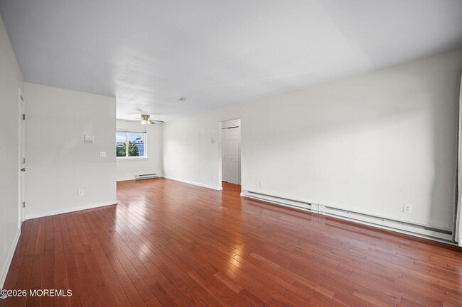 Building Photo - 330 Shore Dr