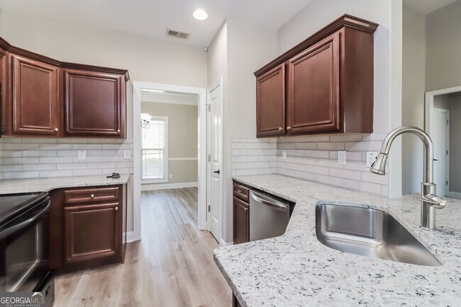 Building Photo - 480 Saddlechase Dr