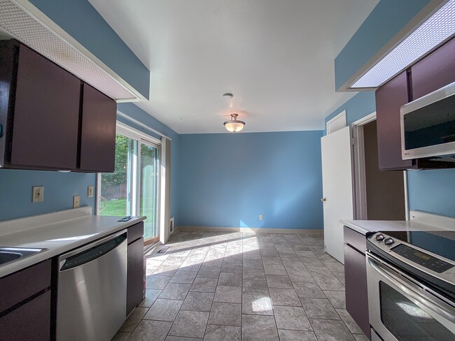 Building Photo - RARE!! Ranch Style 3Bed 1.5Bath home in Be...