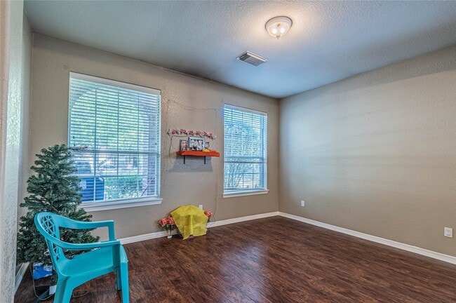 Building Photo - 307 Autumn Creek Ln