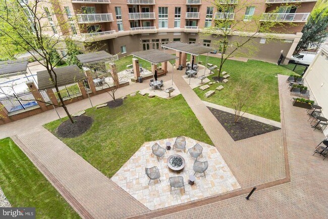 Building Photo - 3101 N Hampton Dr
