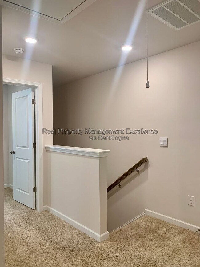 Building Photo - 213 David Hl Dr