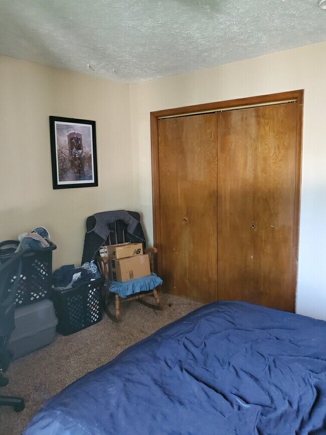 Building Photo - Ken Maril