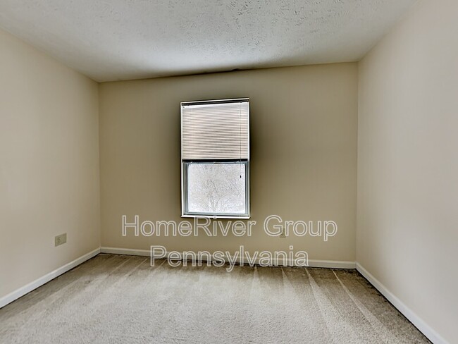 Building Photo - 172 Mountain Dr