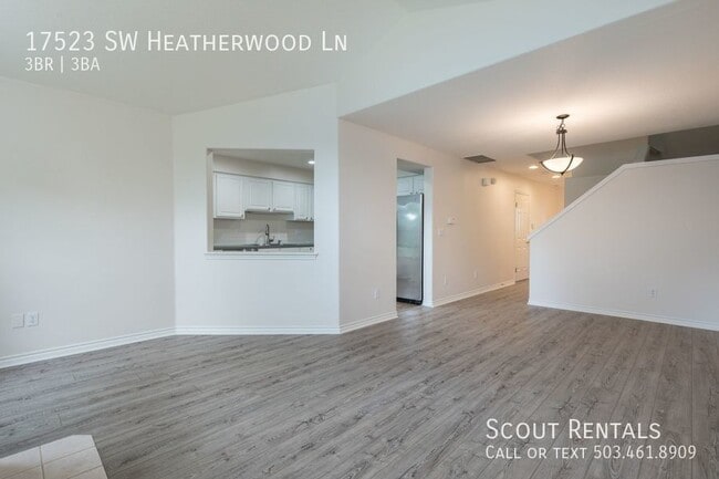 Building Photo - Spacious Sherwood Townhouse!