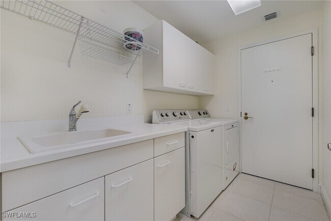 Building Photo - 455 Cove Tower Dr