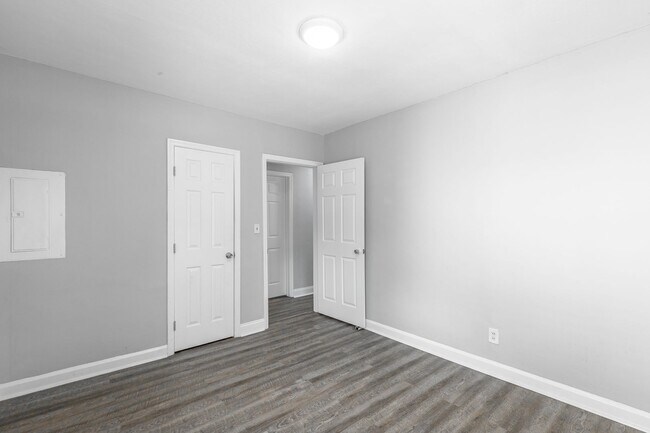 Building Photo - 5109-5111 Sunbeam Ave