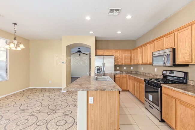 Building Photo - 3018 S 102nd Ln