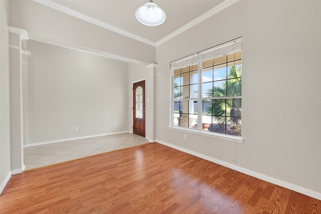 Building Photo - 5623 Brookhollow Oaks Trail