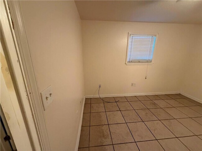 Building Photo - 3708 Shangri-La Dr