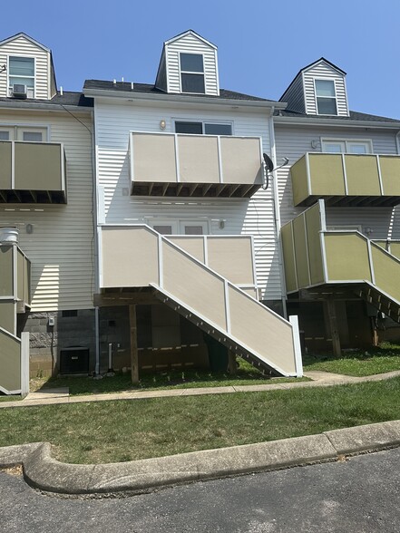 Back of unit - 2304 Zermatt Ave