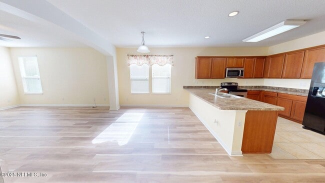 Building Photo - 15707 Lexington Park Blvd