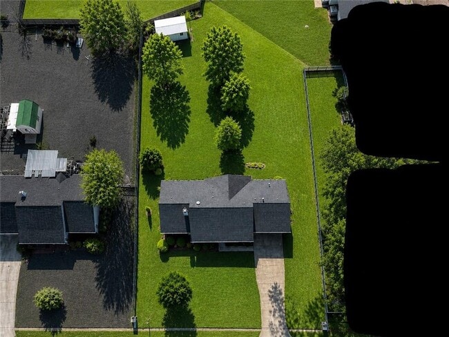 Building Photo - 108 Greenleaf Dr