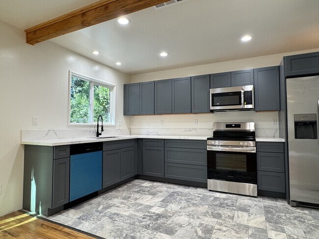 Building Photo - 10546 Silver Way
