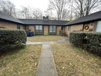 Building Photo - 2 Bedroom 2 Bathroom washer dryer hook-ups...