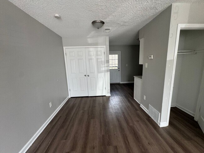 Building Photo - 3546 Christine Rd