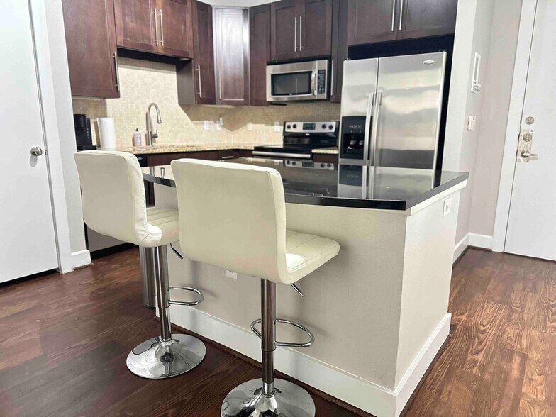 Building Photo - 12848 Queensbury Ln